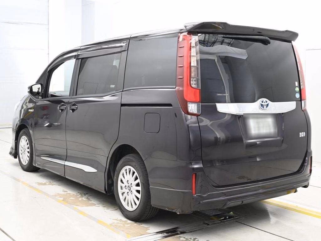 TOYOTA NOAH