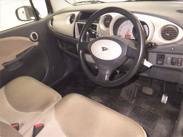 DAIHATSU MOVE LATTE
