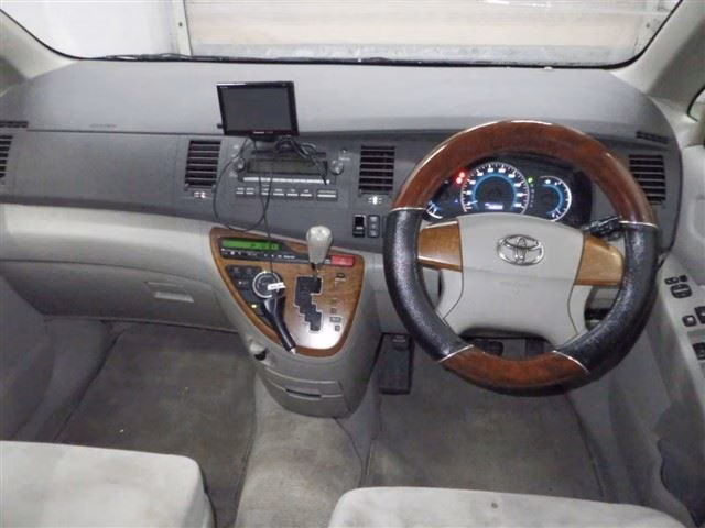 TOYOTA ISIS