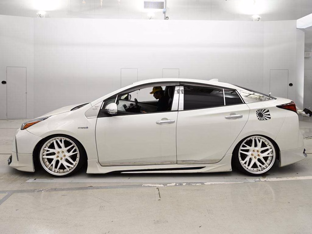 TOYOTA PRIUS