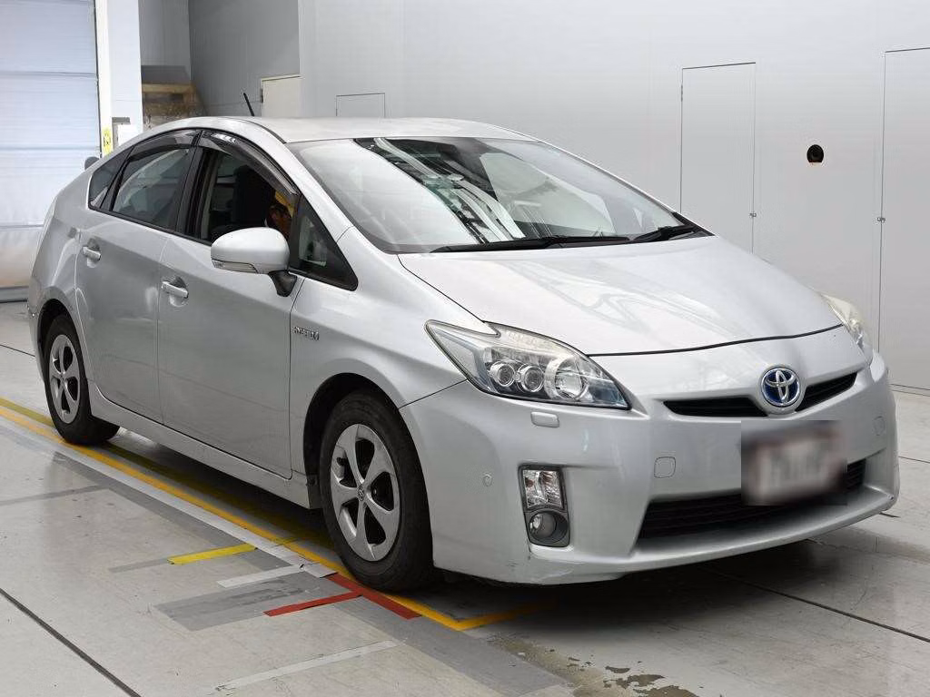 TOYOTA PRIUS