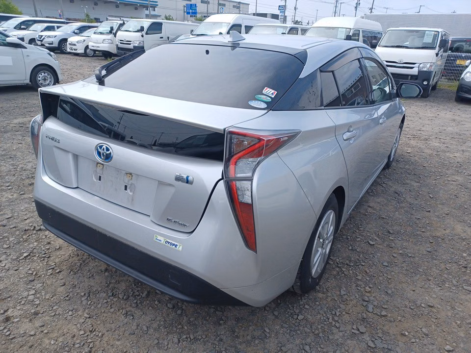 TOYOTA PRIUS