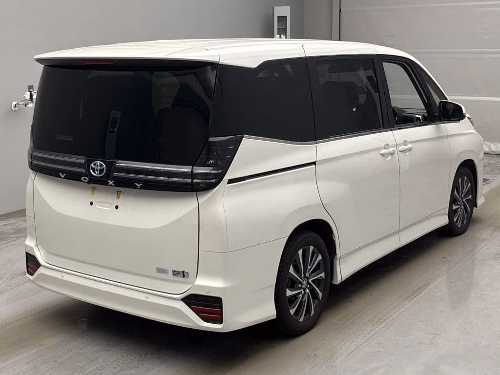 TOYOTA VOXY
