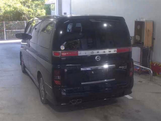 NISSAN ELGRAND