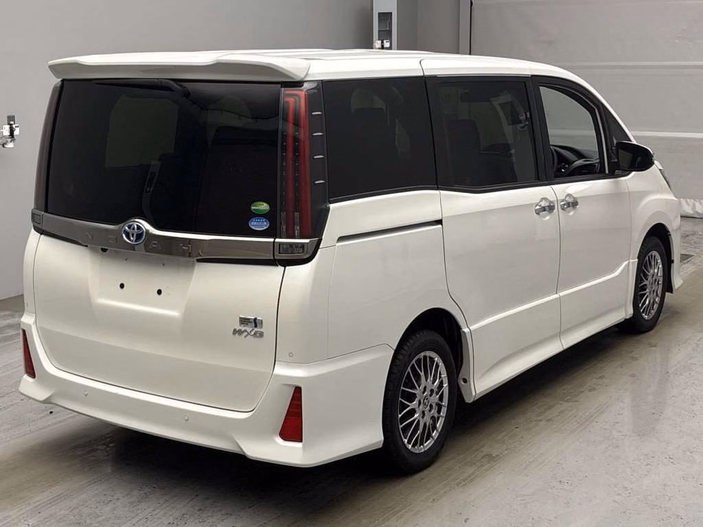 TOYOTA NOAH