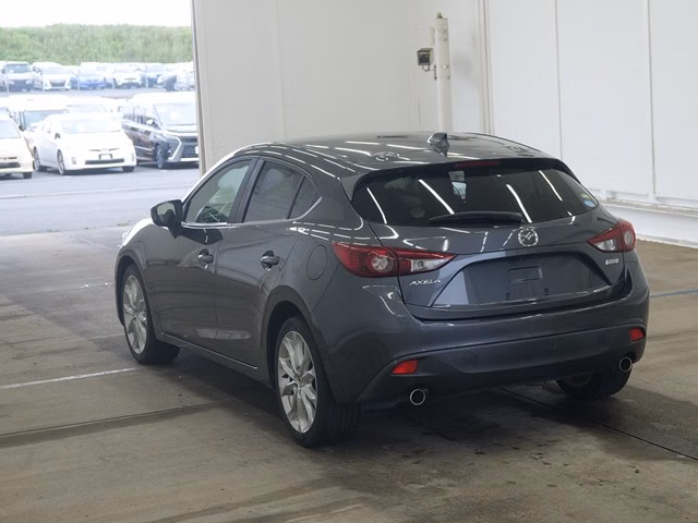 MAZDA AXELA