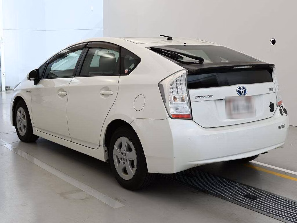 TOYOTA PRIUS