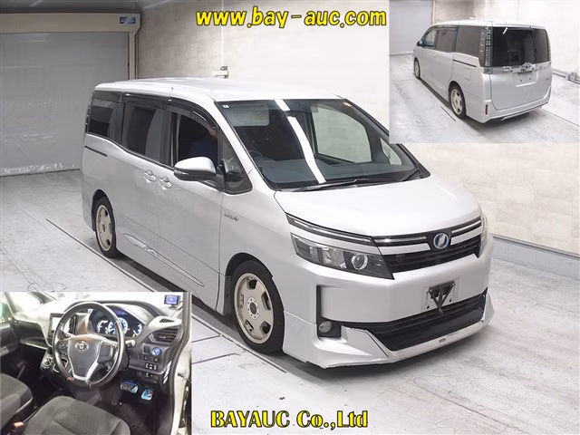 TOYOTA VOXY