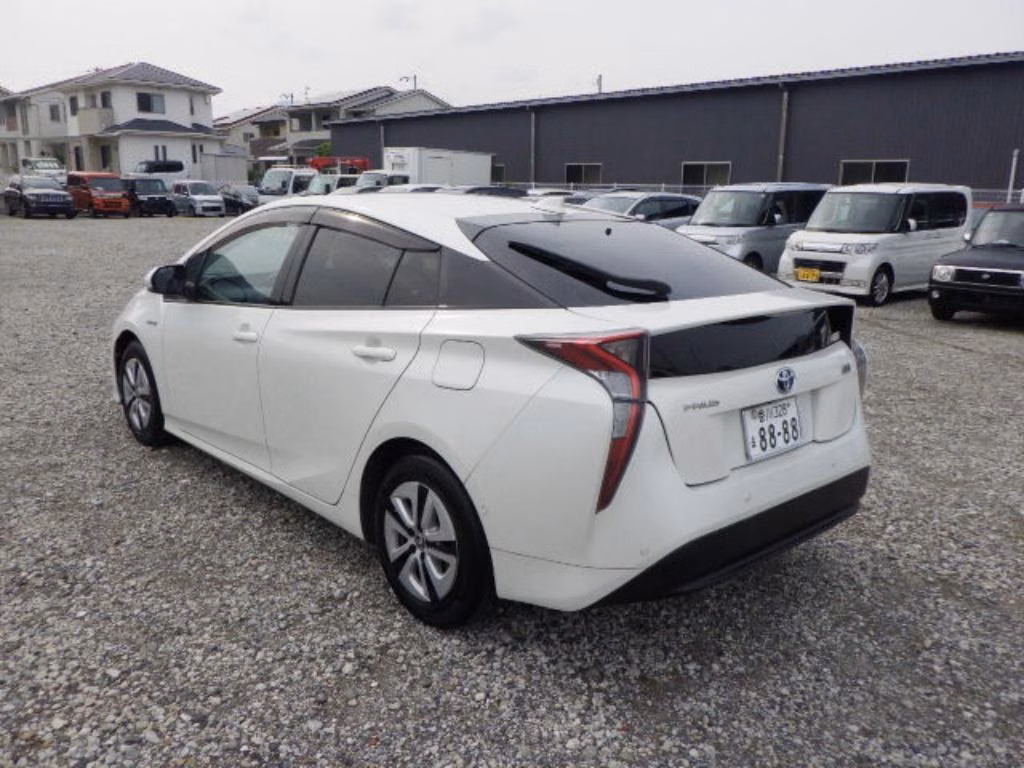 TOYOTA PRIUS