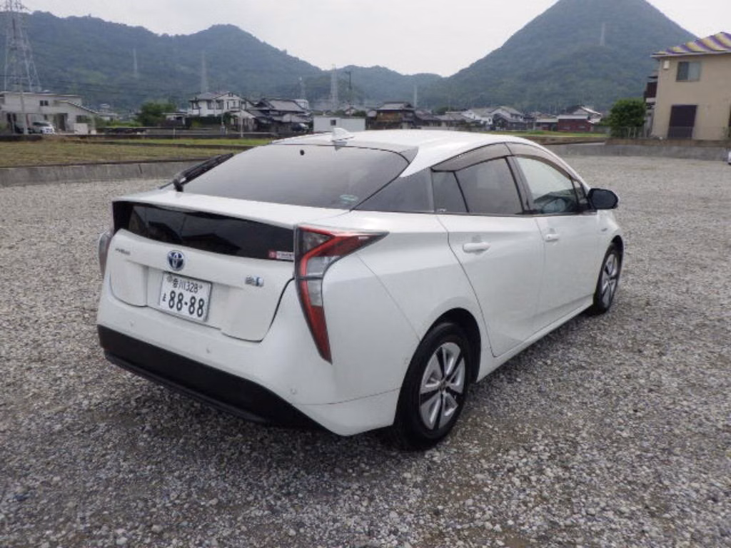 TOYOTA PRIUS