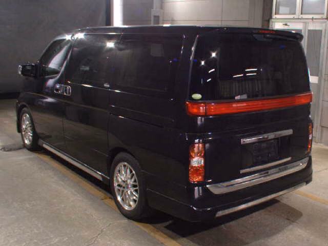 NISSAN ELGRAND