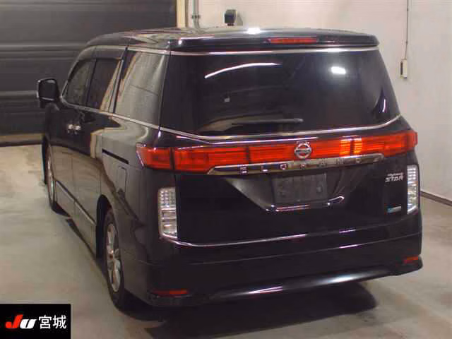 NISSAN ELGRAND