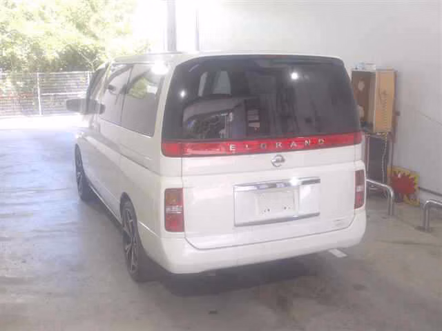 NISSAN ELGRAND