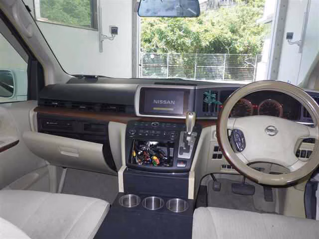 NISSAN ELGRAND