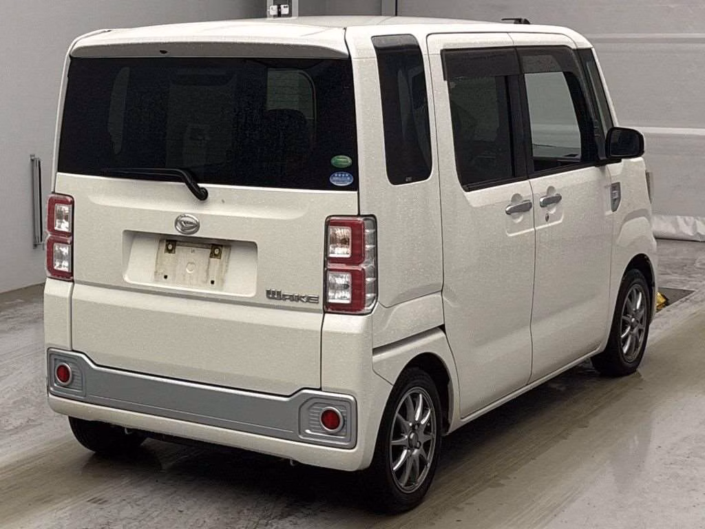 DAIHATSU WAKE