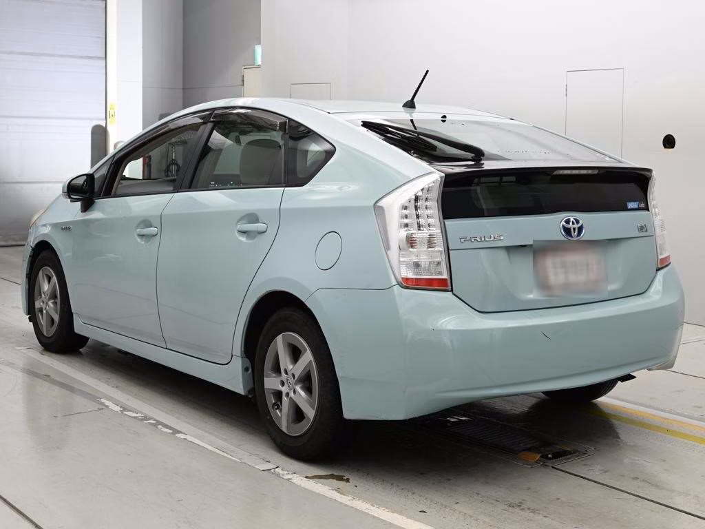 TOYOTA PRIUS