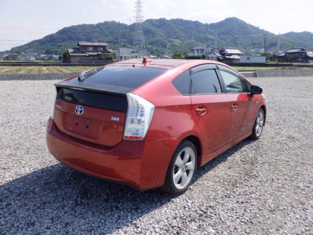 TOYOTA PRIUS