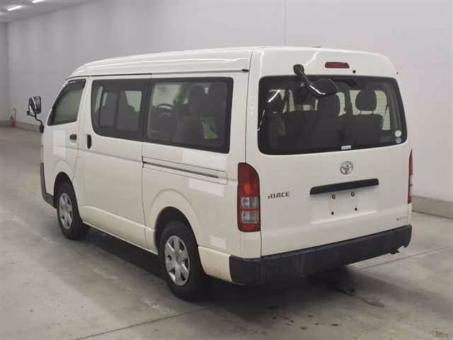 TOYOTA HIACE