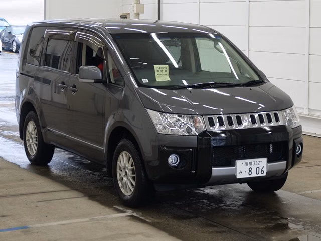 MITSUBISHI DELICA D:5