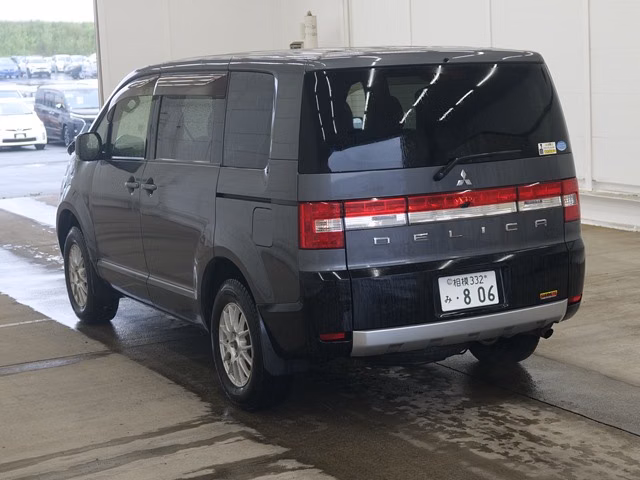MITSUBISHI DELICA D:5