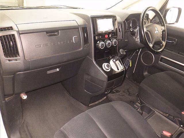 MITSUBISHI DELICA D:5