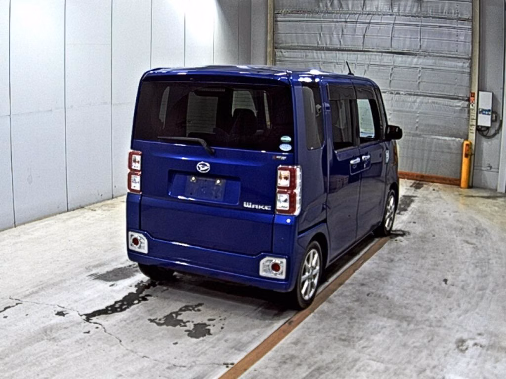 DAIHATSU WAKE