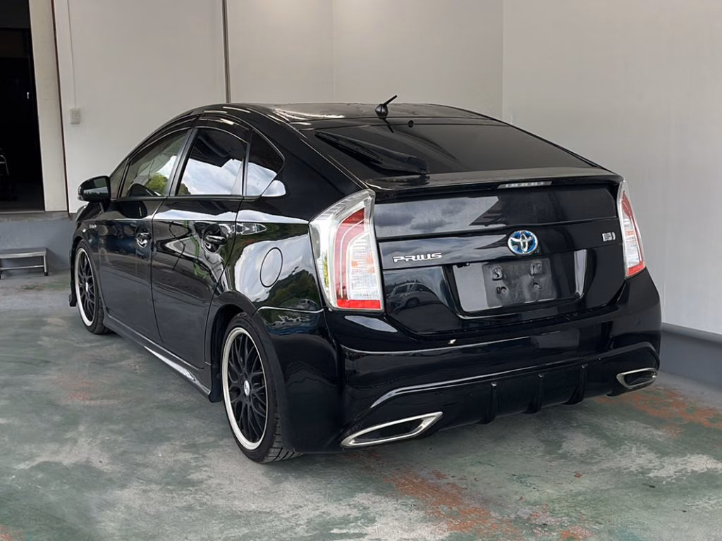 TOYOTA PRIUS