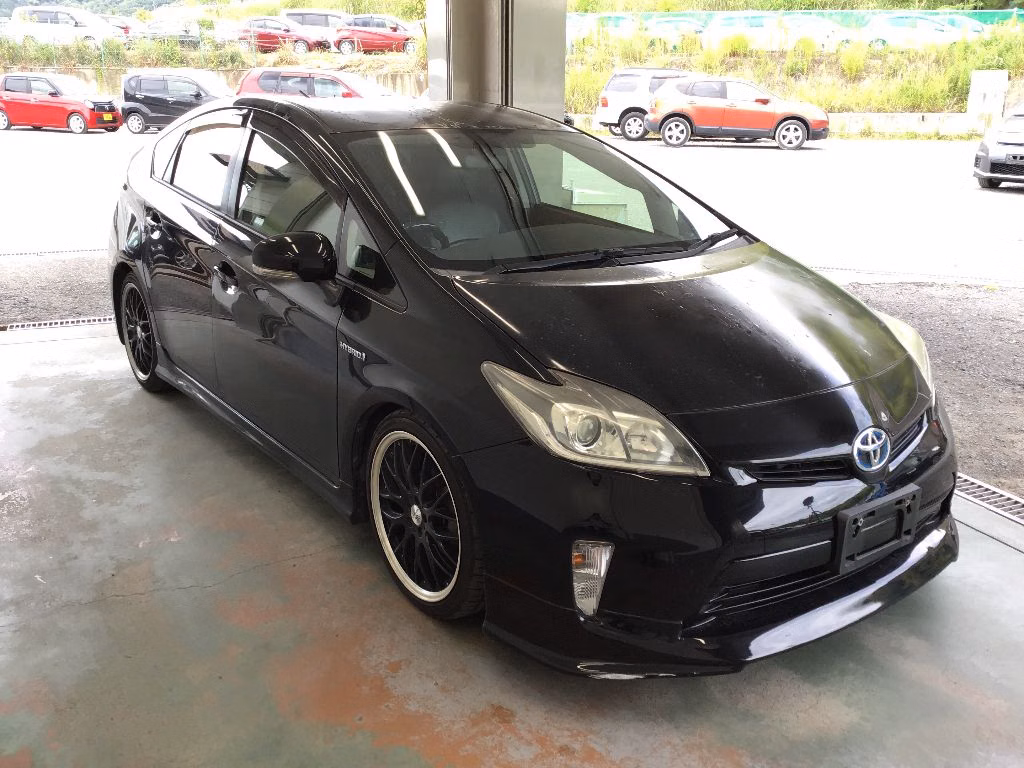 TOYOTA PRIUS
