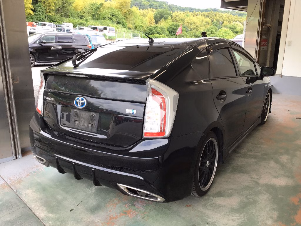 TOYOTA PRIUS