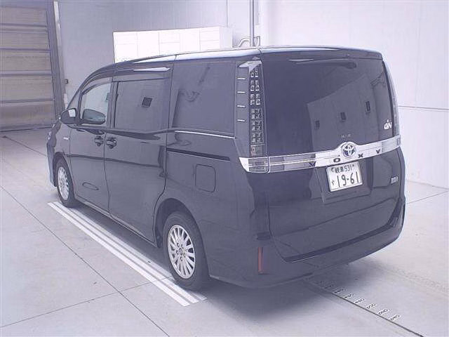 TOYOTA VOXY