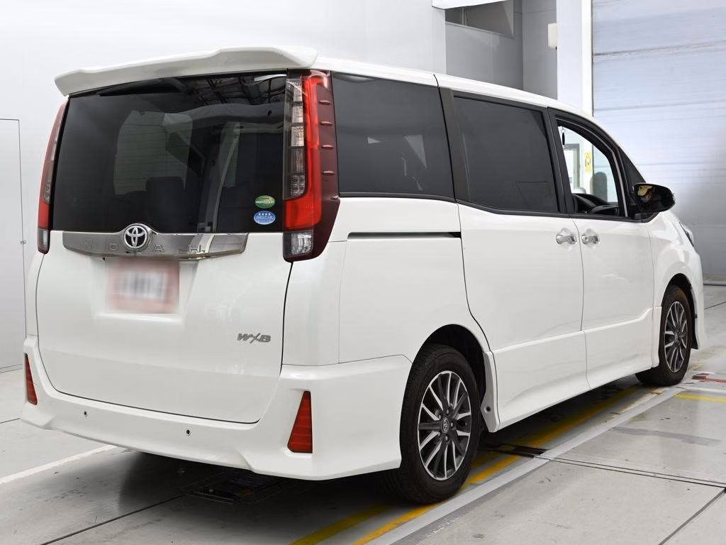TOYOTA NOAH