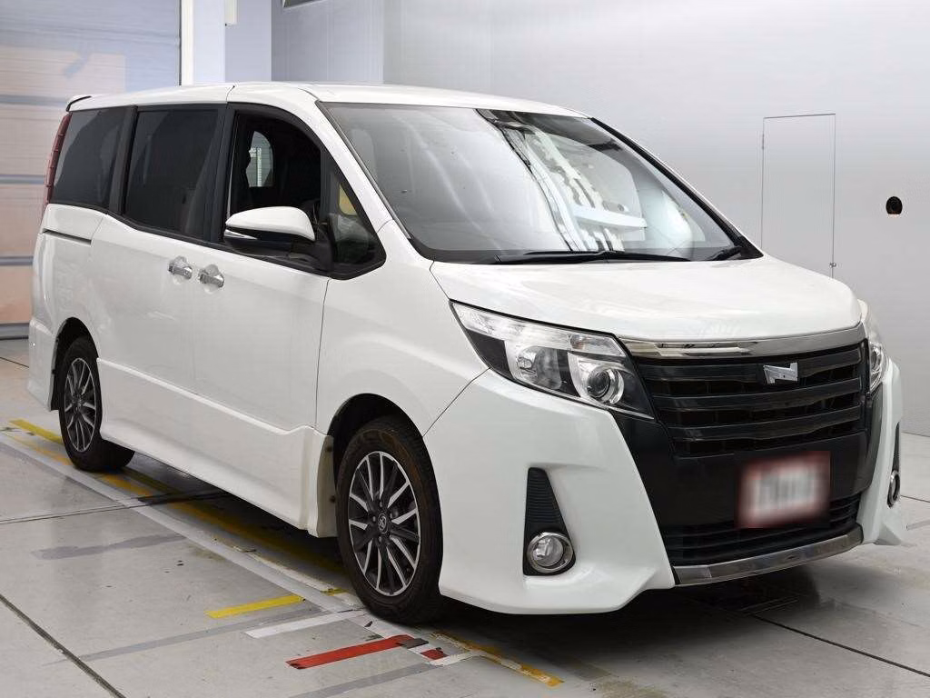 TOYOTA NOAH