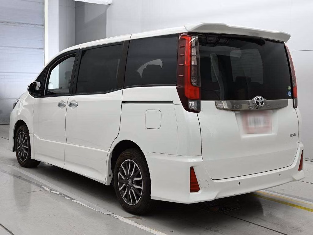 TOYOTA NOAH