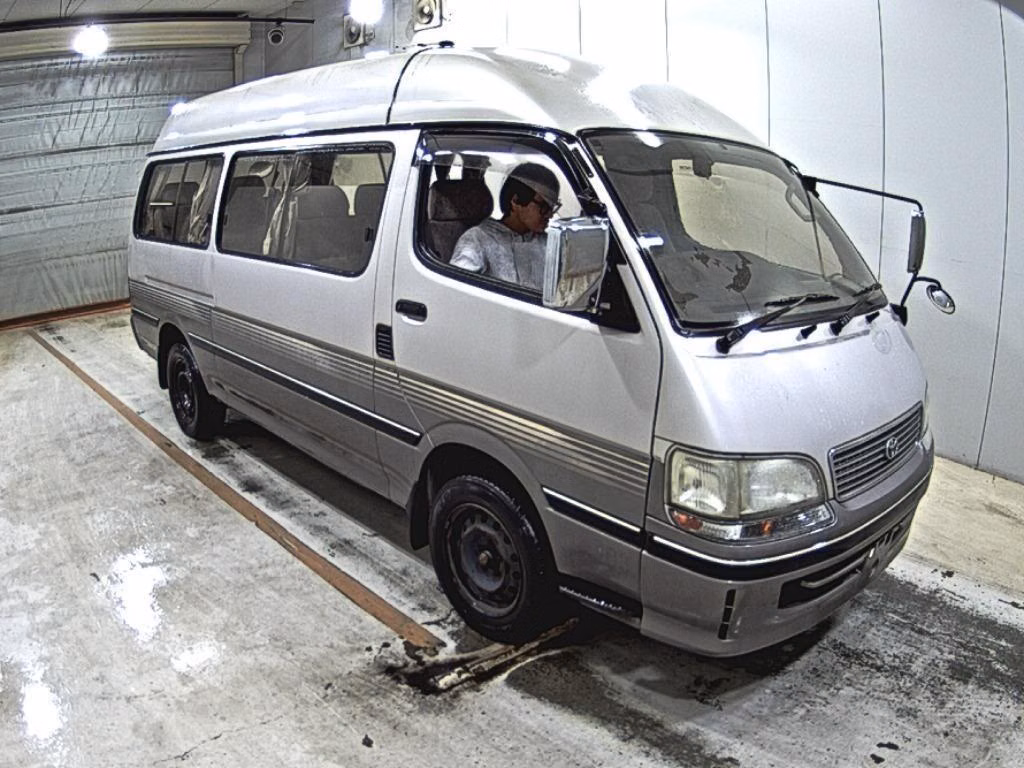TOYOTA HIACE