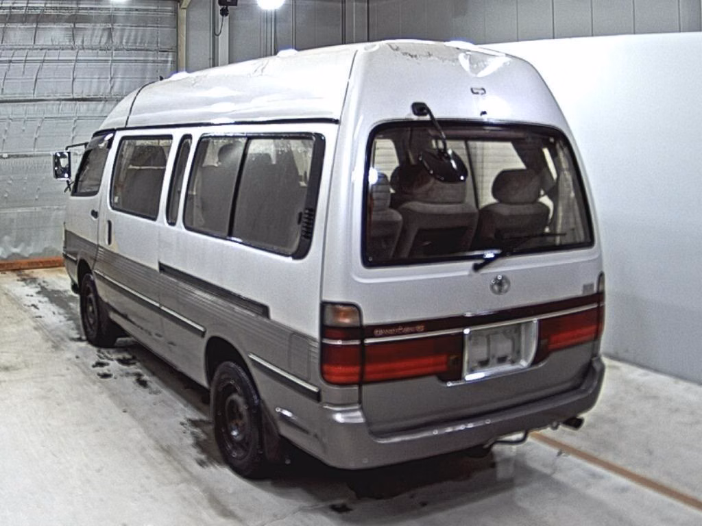 TOYOTA HIACE