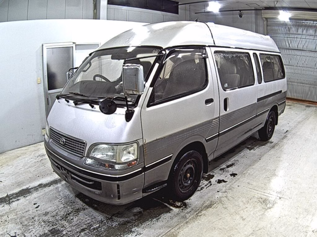 TOYOTA HIACE