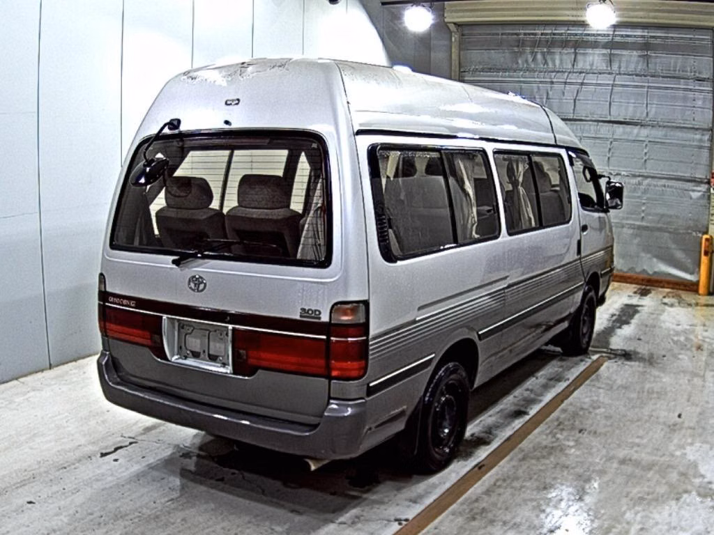 TOYOTA HIACE