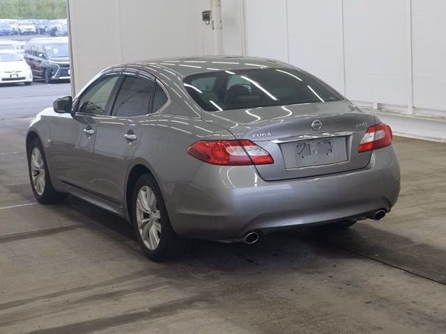 NISSAN FUGA