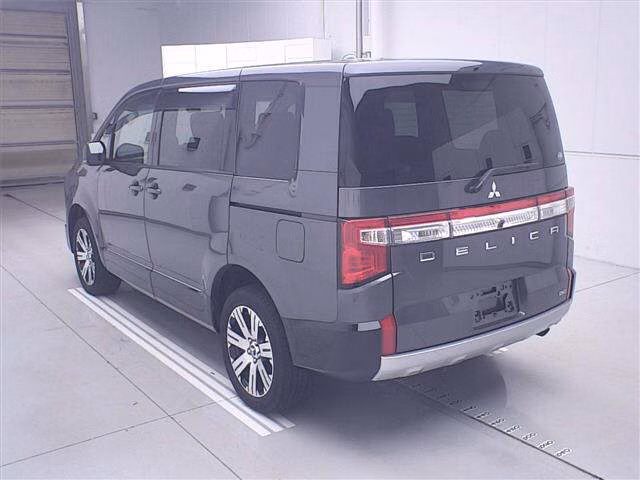 MITSUBISHI DELICA D:5