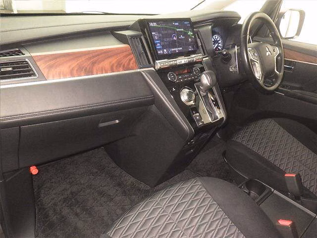MITSUBISHI DELICA D:5
