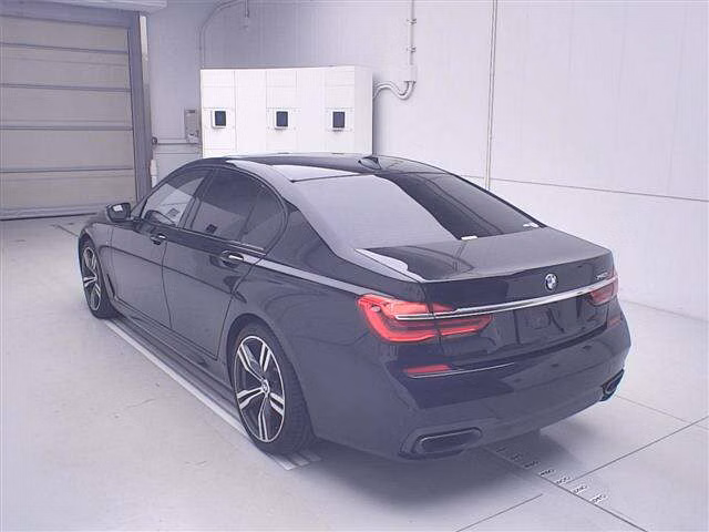 BMW 7-SERIES