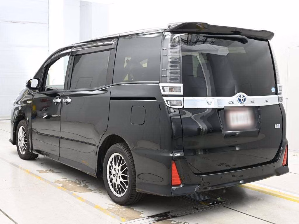 TOYOTA VOXY