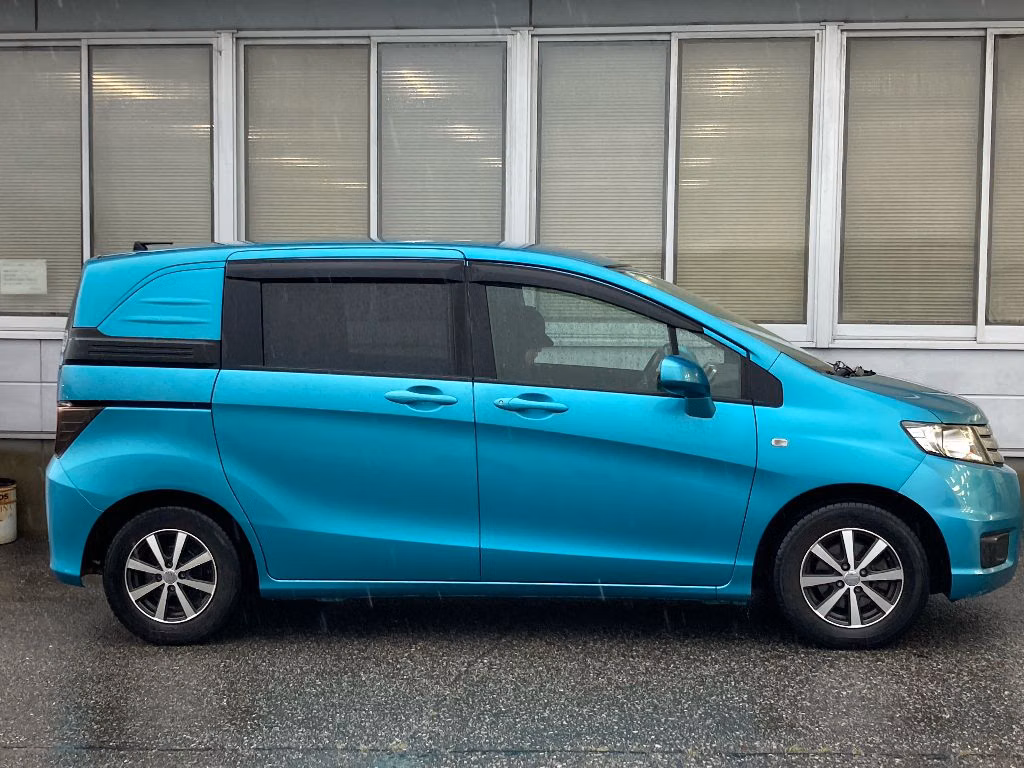 HONDA FREED SPIKE