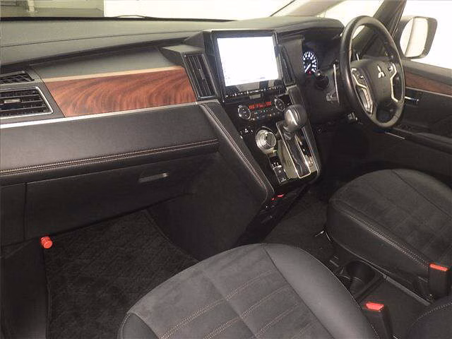 MITSUBISHI DELICA D:5