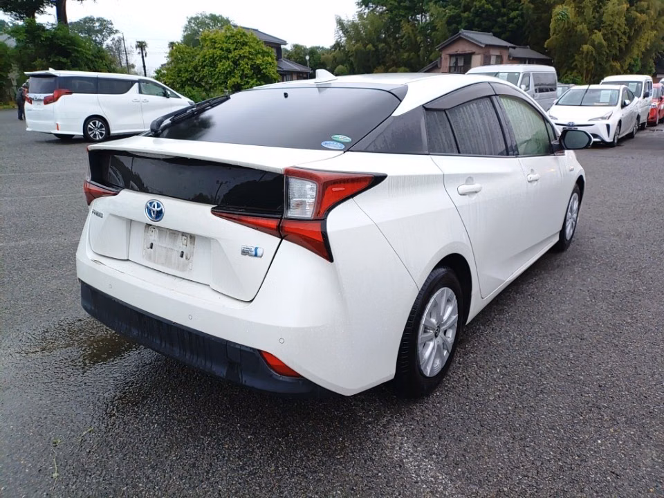 TOYOTA PRIUS