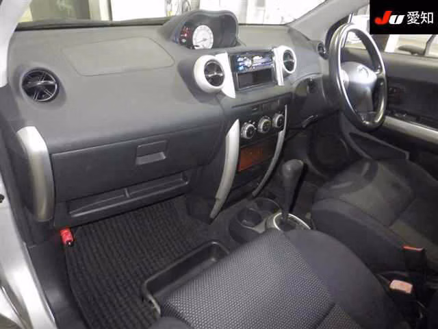 TOYOTA IST