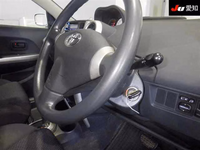 TOYOTA IST