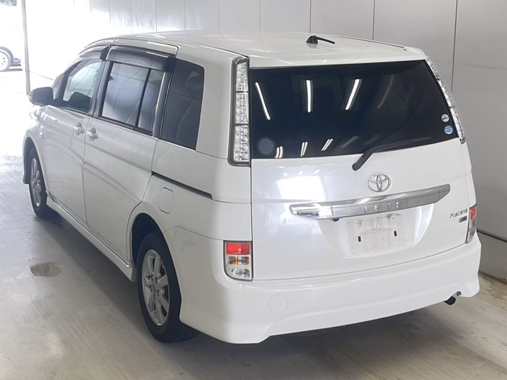 TOYOTA ISIS