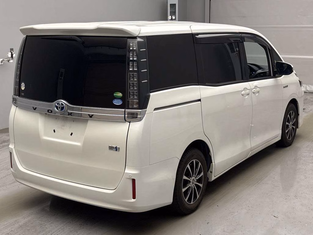 TOYOTA VOXY