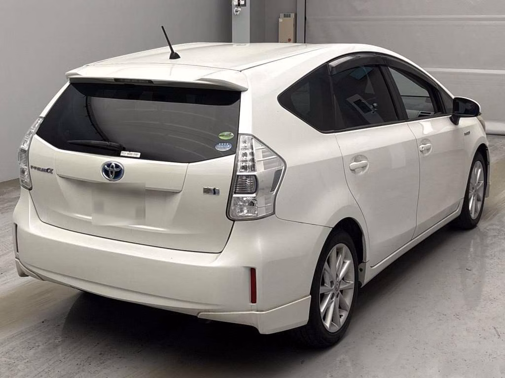TOYOTA PRIUS ALPHA